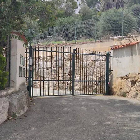 Chez Linat - En Rez De Jardin Au Calme Avec Vue דירה *