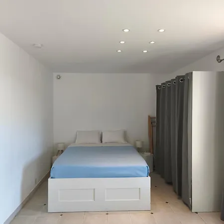 Apartment Chez Linat - En Rez De Jardin Au Calme Avec Vue Vallauris